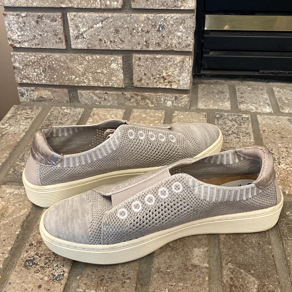 Sofft light grey slip on sneakers shoes size 7 - Picture 4 of 9
